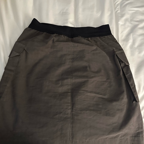 Essentials Skirt - Picture 3 of 4